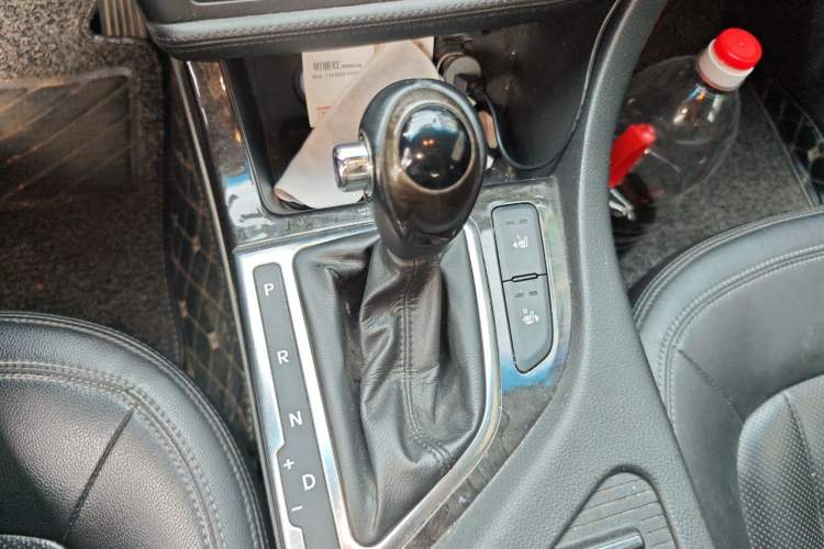 Used Kia K5 2012 2.0L Automatic DLX Gear Lever