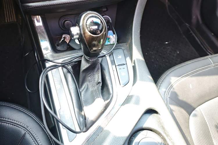 Used Kia K5 2012 2.0L Automatic DLX Gear Lever
