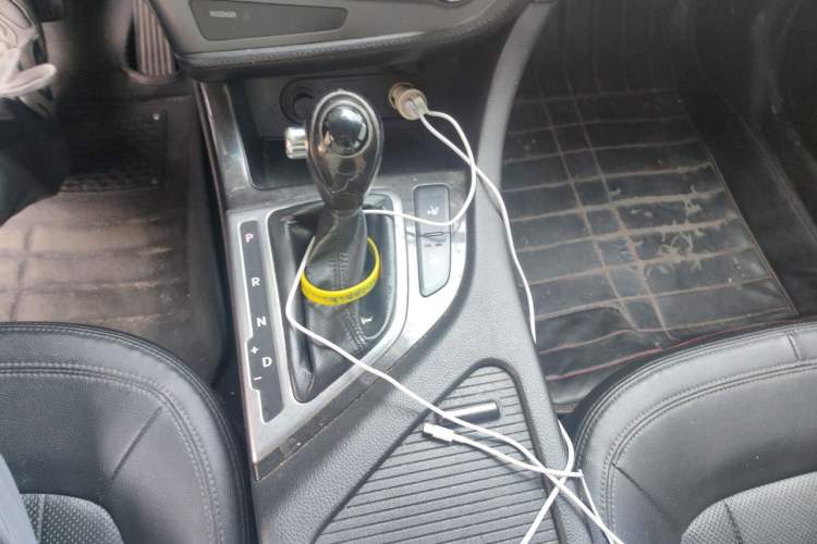 Used Kia K5 2012 2.0L Automatic DLX Gear Lever