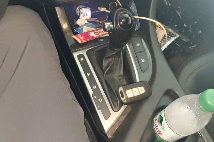 Used Kia K5 2012 2.0L Automatic DLX Gear Lever