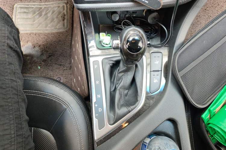 Used Kia K5 2012 2.0L Automatic DLX Gear Lever