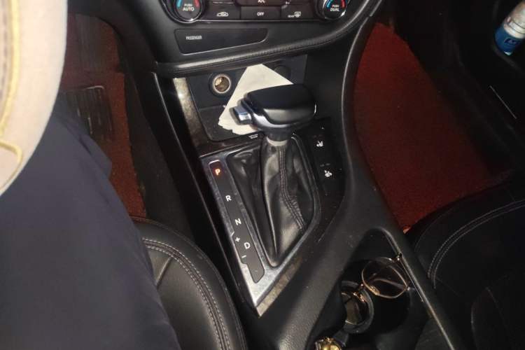 Used Kia K5 2012 2.0L Automatic DLX Gear Lever
