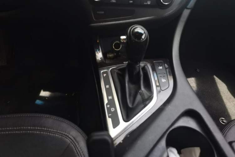 Used Kia K5 2012 2.0L Automatic DLX Gear Lever