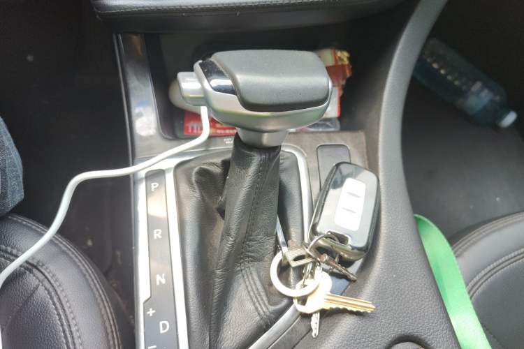 Used Kia K5 2012 2.0L Automatic DLX Gear Lever