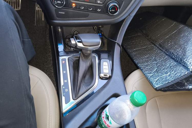 Used Kia K5 2012 2.0L Automatic DLX Gear Lever