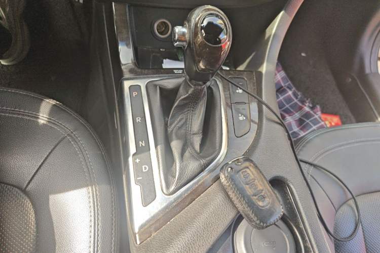 Used Kia K5 2012 2.0L Automatic DLX Gear Lever