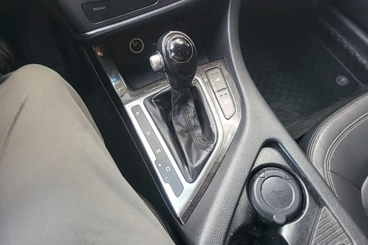 Used Kia K5 2012 2.0L Automatic DLX Gear Lever