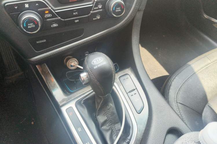 Used Kia K5 2012 2.0L Automatic DLX Gear Lever