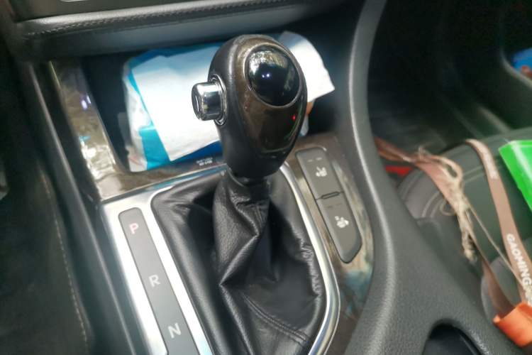 Used Kia K5 2012 2.0L Automatic DLX Gear Lever