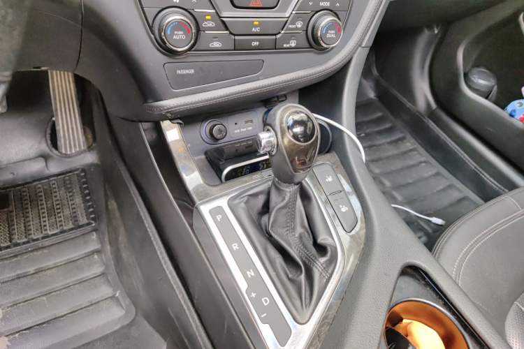 Used Kia K5 2012 2.0L Automatic DLX Gear Lever