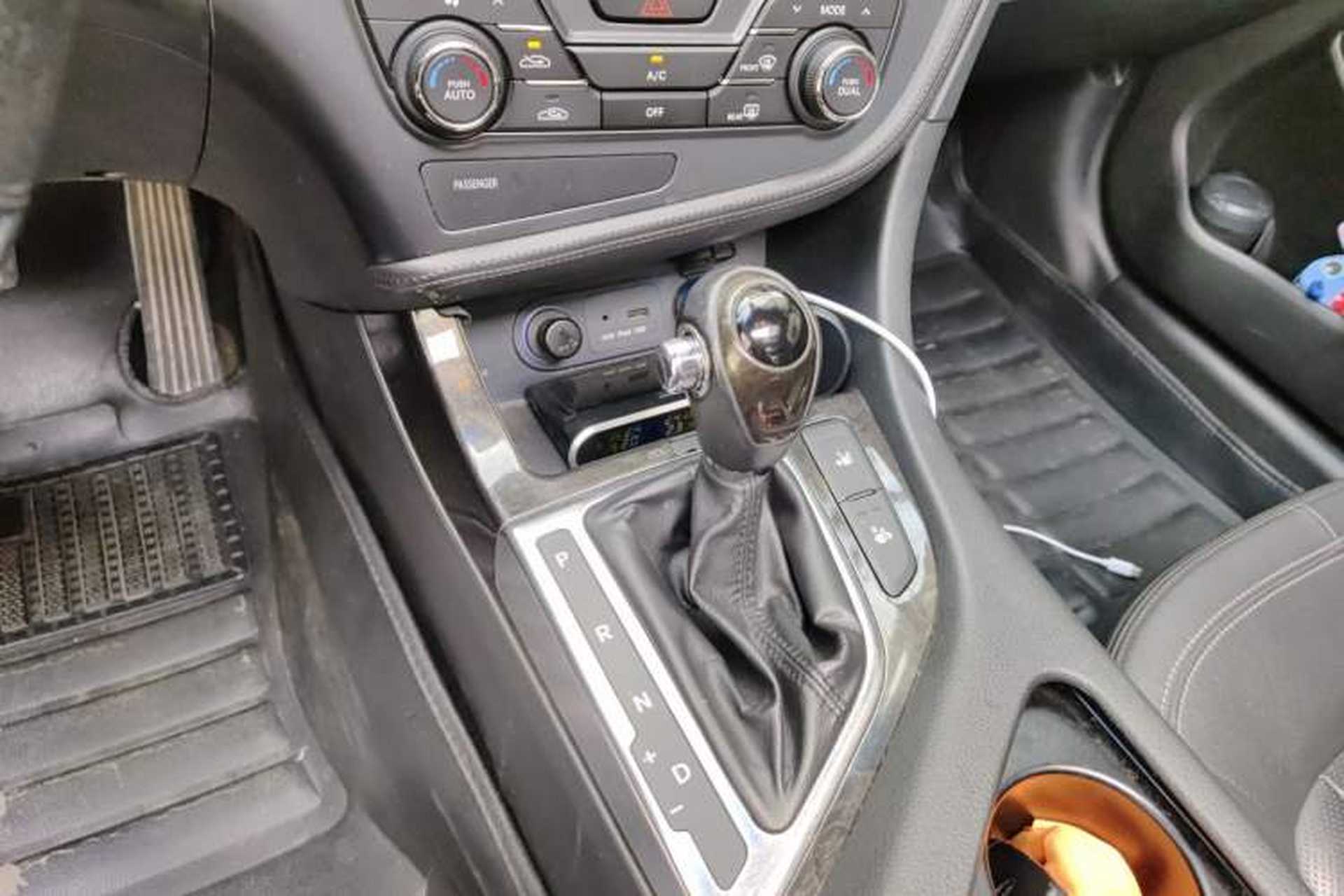 Used Kia K5 2012 2.0L Automatic DLX Gear Lever