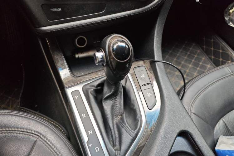 Used Kia K5 2012 2.0L Automatic DLX Gear Lever