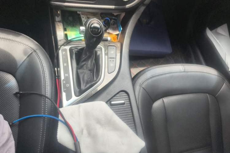 Used Kia K5 2012 2.0L Automatic DLX Gear Lever