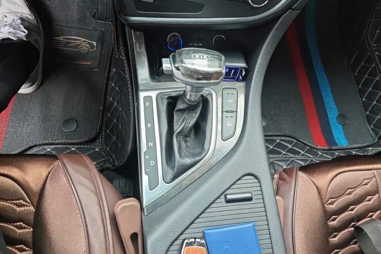 Used Kia K5 2012 2.0L Automatic DLX Gear Lever