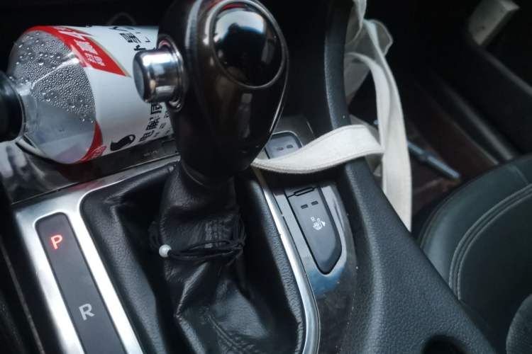 Used Kia K5 2012 2.0L Automatic DLX Gear Lever