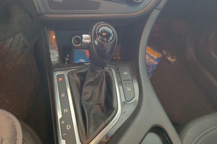 Used Kia K5 2012 2.0L Automatic DLX Gear Lever