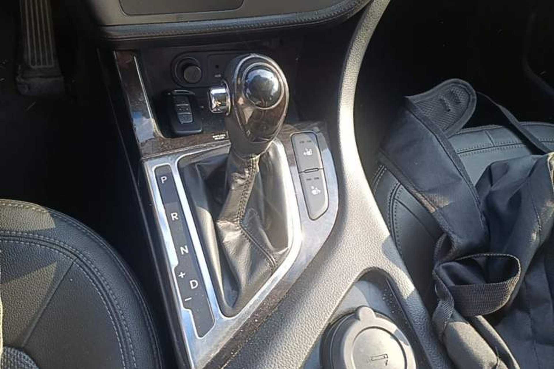 Used Kia K5 2012 2.0L Automatic DLX Gear Lever