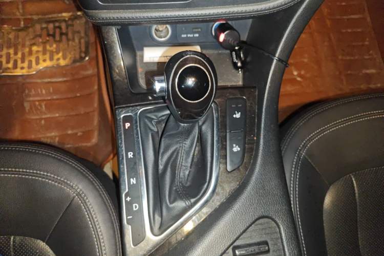 Used Kia K5 2012 2.0L Automatic DLX Gear Lever