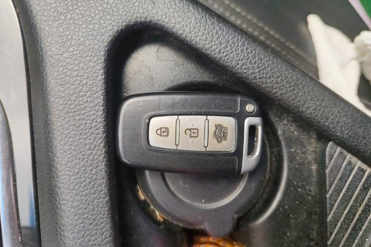 Used Kia K5 2012 2.0L Automatic DLX Interior 1