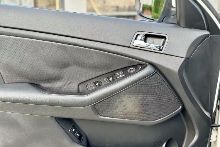 Used Kia K5 2012 2.0L Automatic DLX Interior 2