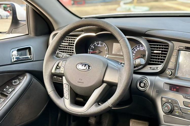 Used Kia K5 2012 2.0L Automatic DLX Interior 5
