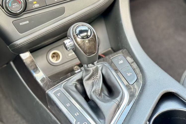 Used Kia K5 2012 2.0L Automatic DLX Interior 7