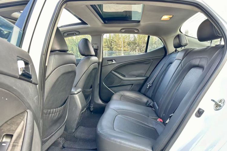 Used Kia K5 2012 2.0L Automatic DLX Interior 8