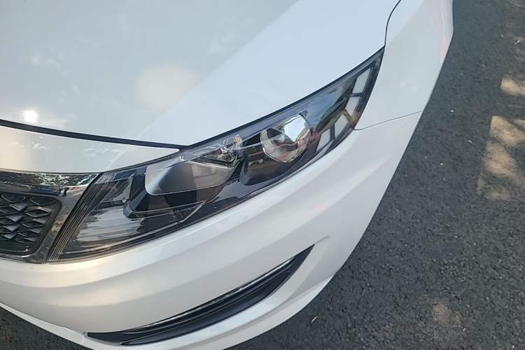 Used Kia K5 2012 2.0L Automatic DLX Left Front Headlight