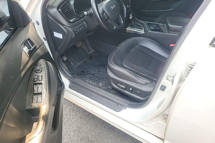 Used Kia K5 2012 2.0L Automatic DLX Left Front Seat