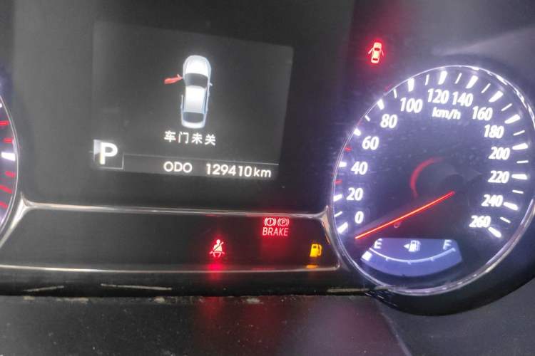 Used Kia K5 2012 2.0L Automatic GLS Odometer Close Up