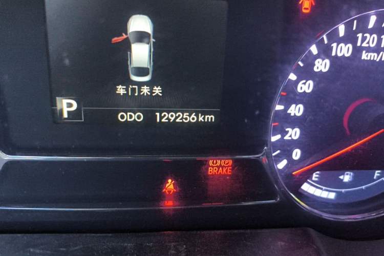 Used Kia K5 2012 2.0L Automatic DLX Odometer Close Up