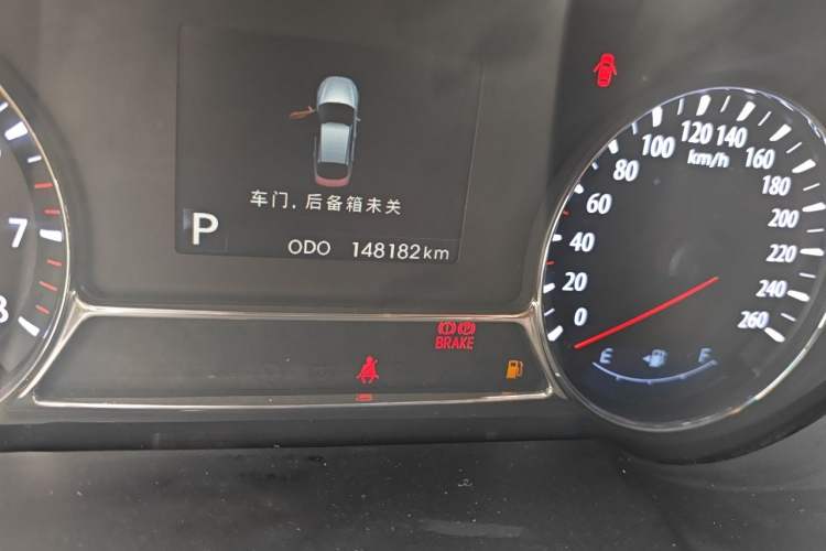 Used Kia K5 2012 2.0L Automatic GLS Odometer Close Up
