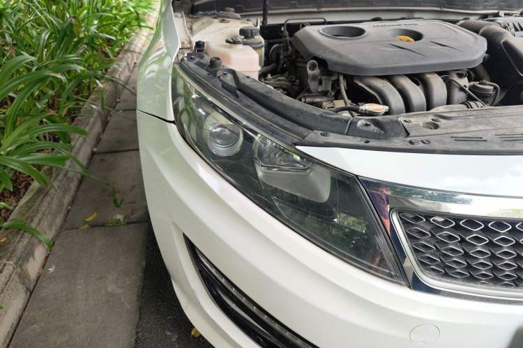 Used Kia K5 2012 2.0L Automatic DLX Right Front Headlight