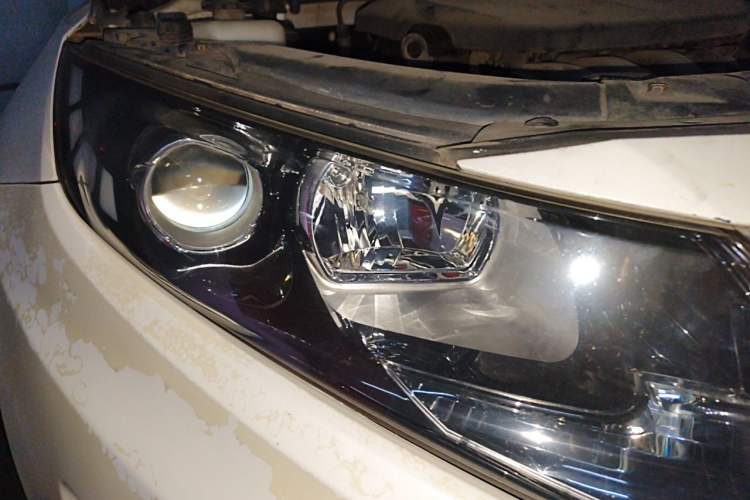 Used Kia K5 2012 2.0L Automatic DLX Right Front Headlight