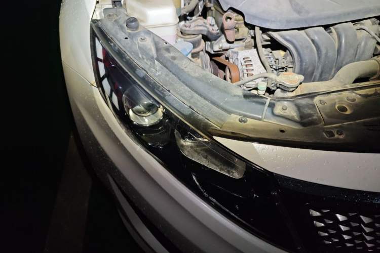 Used Kia K5 2012 2.0L Automatic DLX Right Front Headlight
