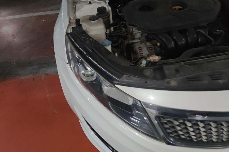 Used Kia K5 2012 2.0L Automatic DLX Right Front Headlight