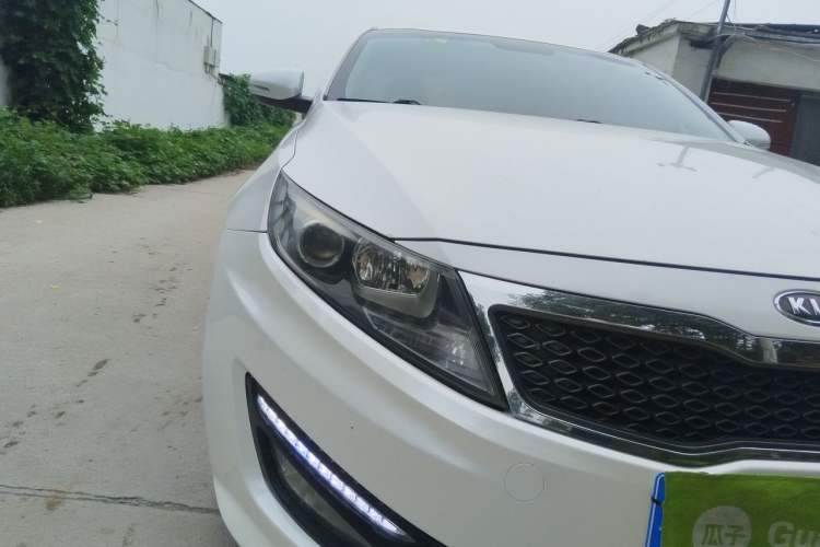 Used Kia K5 2012 2.0L Manual GL Right Front Headlight