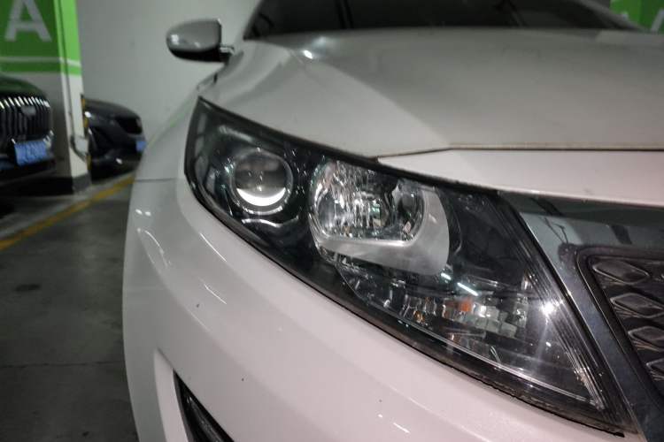 Used Kia K5 2012 2.0L Automatic DLX Right Front Headlight