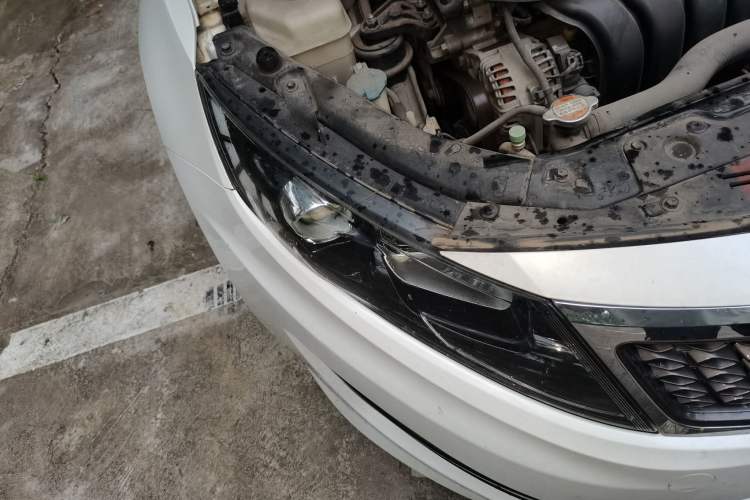 Used Kia K5 2012 2.0L Automatic DLX Right Front Headlight