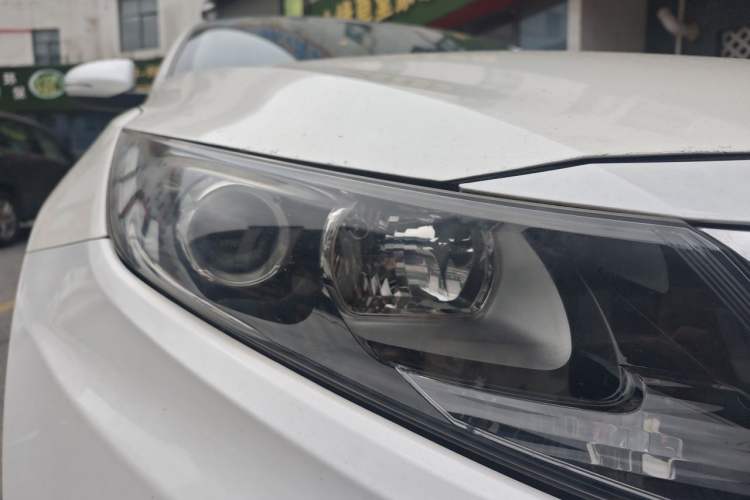 Used Kia K5 2012 2.0L Automatic DLX Right Front Headlight