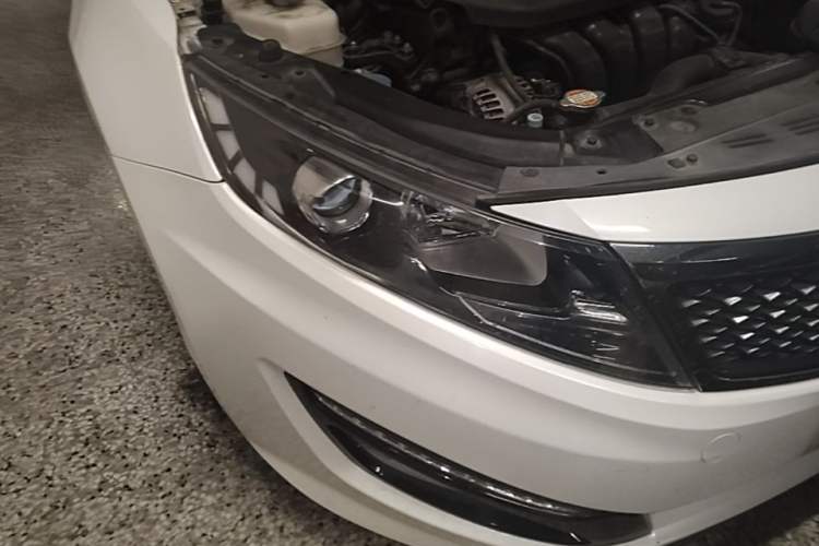 Used Kia K5 2012 2.0L Automatic DLX Right Front Headlight