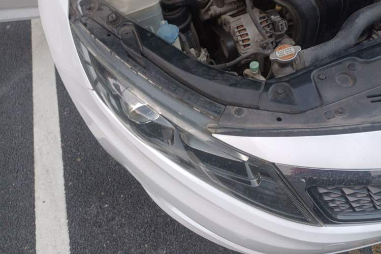 Used Kia K5 2012 2.0L Automatic DLX Right Front Headlight