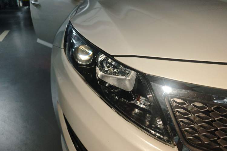 Used Kia K5 2012 2.0L Automatic DLX Right Front Headlight