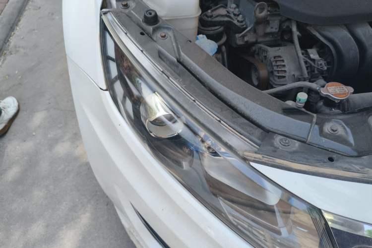 Used Kia K5 2012 2.0L Automatic DLX Right Front Headlight
