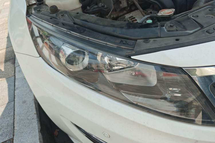 Used Kia K5 2012 2.0L Automatic DLX Right Front Headlight