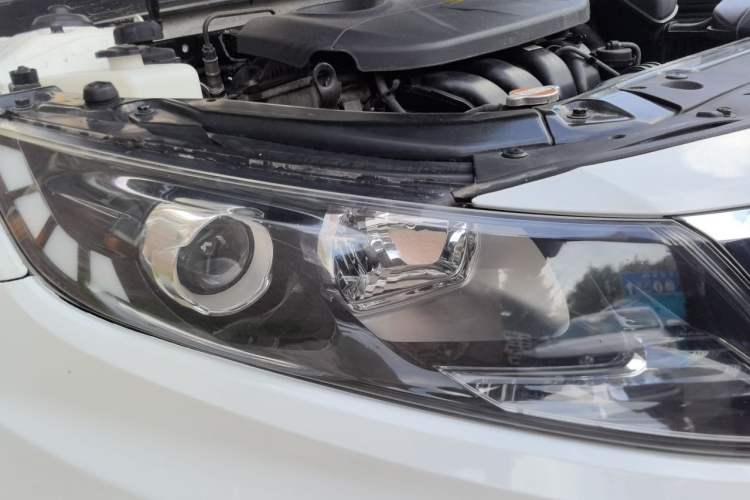 Used Kia K5 2012 2.0L Automatic DLX Right Front Headlight