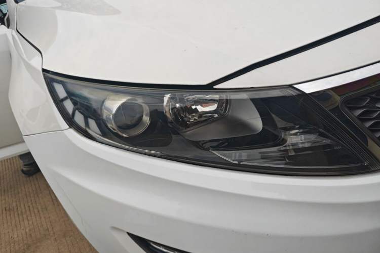 Used Kia K5 2012 2.0L Automatic GLS Right Front Headlight