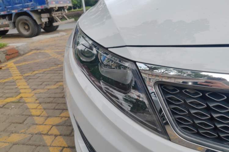 Used Kia K5 2012 2.0L Automatic DLX Right Front Headlight