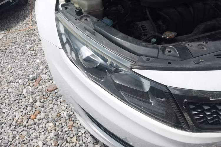 Used Kia K5 2012 2.0L Automatic DLX Right Front Headlight
