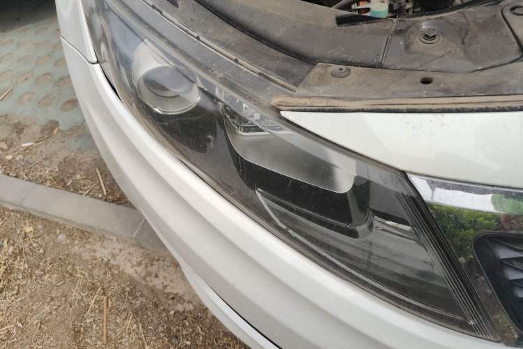 Used Kia K5 2012 2.0L Automatic DLX Right Front Headlight